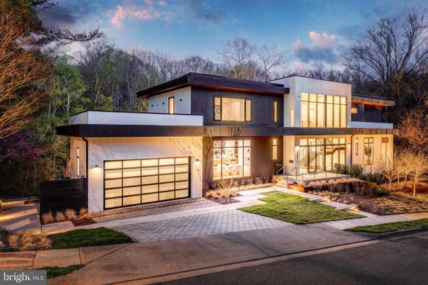 Attached, Exterior, Facade, Modern