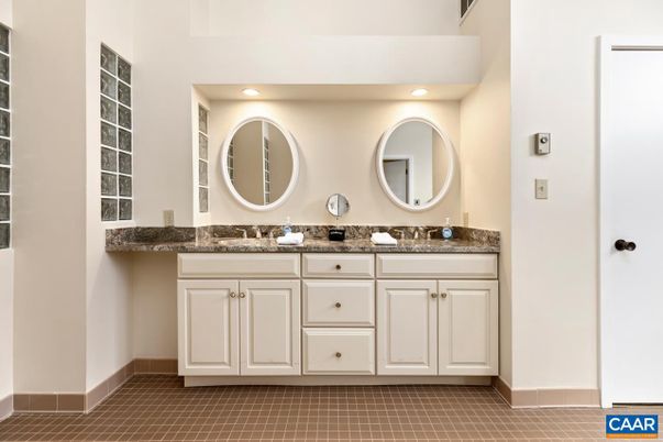 Bathroom, Dual Sink Vanities, Interior, Recessed Lighting