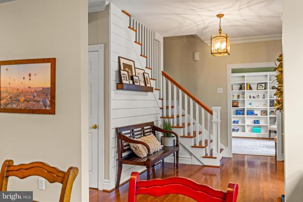 Interior, Pendant Lights, Wood Texture Flooring
