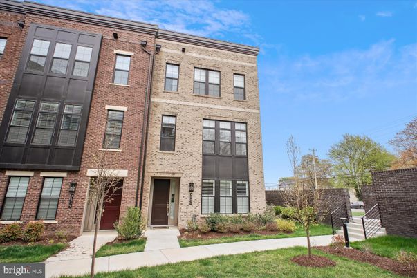 Exterior, Facade, Brick Facade, Rowhouse