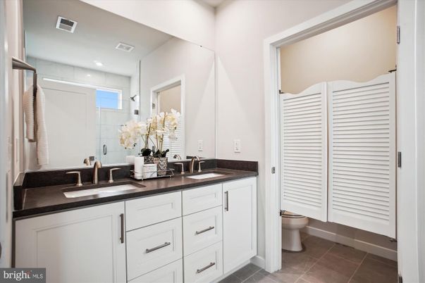 Bathroom, Dual Sink Vanities, Interior, Recessed Lighting