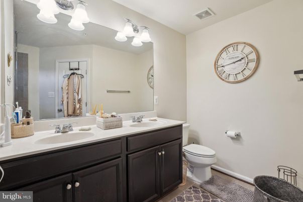Bathroom, Dual Sink Vanities, Interior