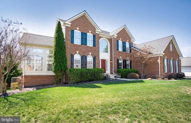 Exterior, Facade, Brick Facade, Brick Traditional