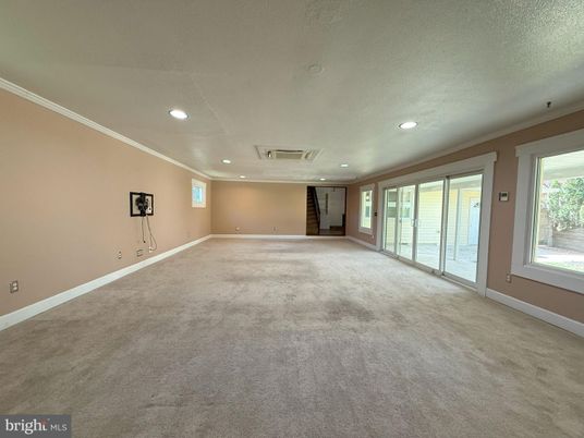 Empty room, Interior, Recessed Lighting