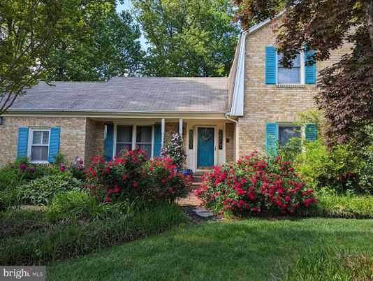 Exterior, Facade, Brick Facade, Cape Cod