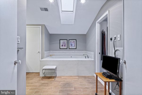 Bathroom, Interior, Recessed Lighting, Wood Texture Flooring