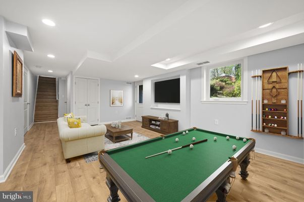 Billiard Table, Game Room, Interior, Living room, Recessed Lighting, Wood Texture Flooring