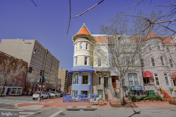 Exterior, Facade, Queen Anne Victorian