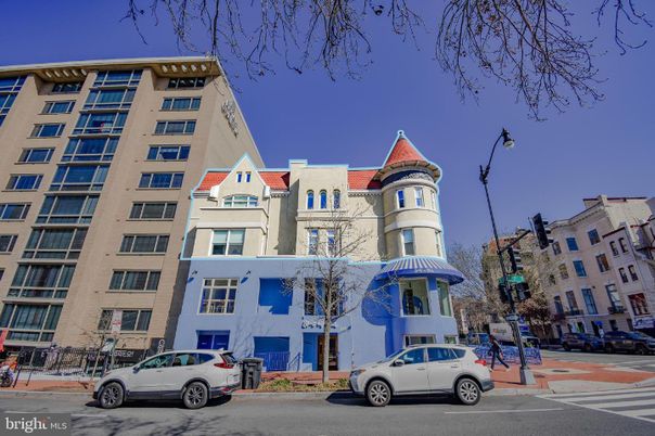 Exterior, Facade, Queen Anne Victorian