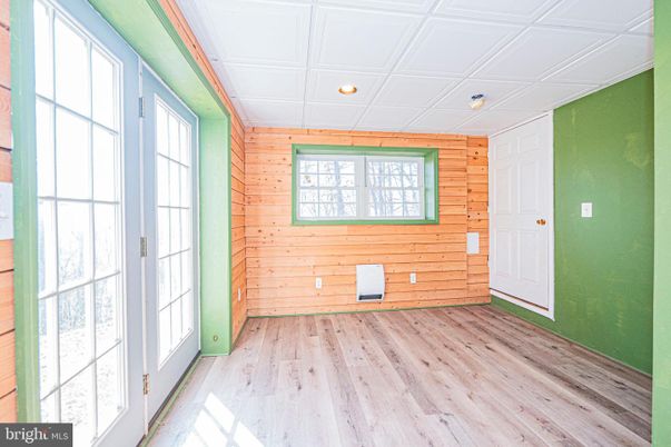 Empty room, Interior, Recessed Lighting, Wood Texture Flooring, Wooden Walls