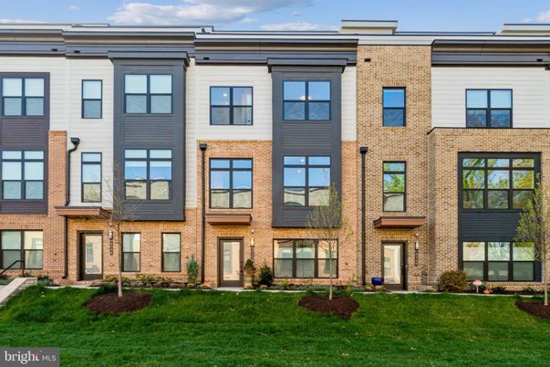 Exterior, Facade, Brick Facade, Rowhouse