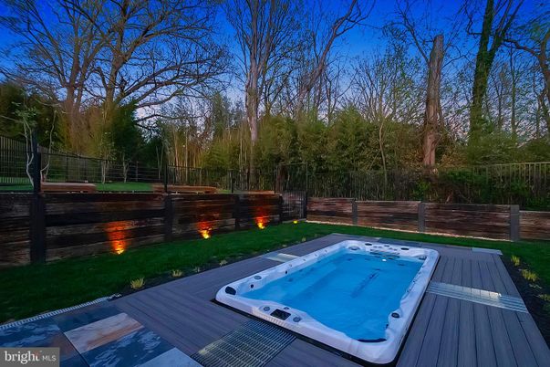Exterior, Hot Tub