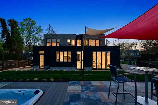 Backyard, Exterior, Facade, Modern