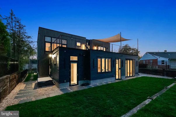 Backyard, Exterior, Facade, Modern