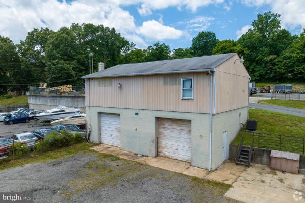Detached Garage, Exterior