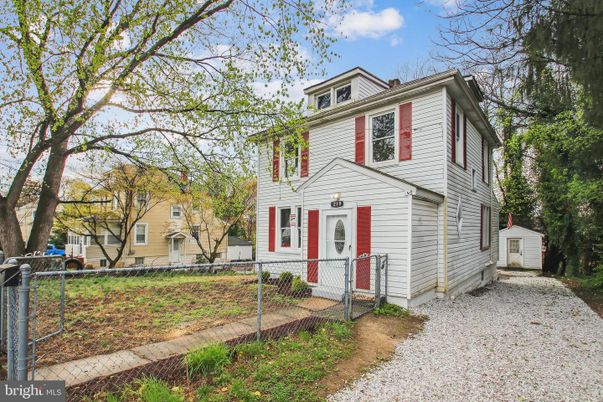 Exterior, Facade, American Foursquare