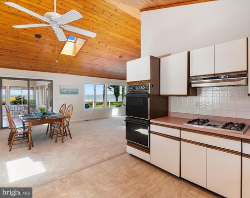 Dining room, Interior, Kitchen, Water, Wooden Ceilings