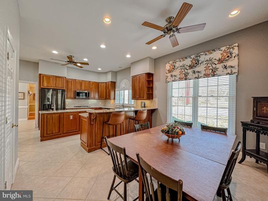 Dining room, Interior, Kitchen, Recessed Lighting, Stainless Steel Appliances