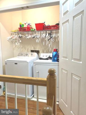 Interior, Washer, Wood Texture Flooring