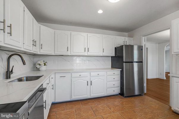 Interior, Kitchen, Marble Walls, Recessed Lighting