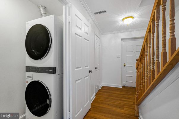 Interior, Utility Closets, Washer, Wood Texture Flooring