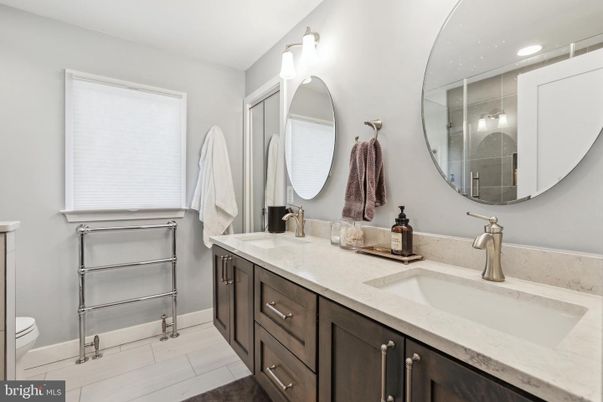 Bathroom, Dual Sink Vanities, Interior, Recessed Lighting