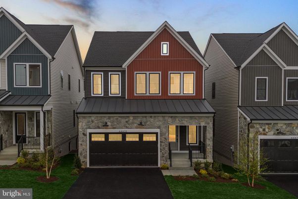 Attached, Exterior, Facade, Rowhouse