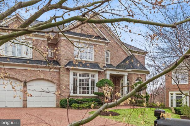 Attached, Exterior, Facade, Brick Facade, Rowhouse