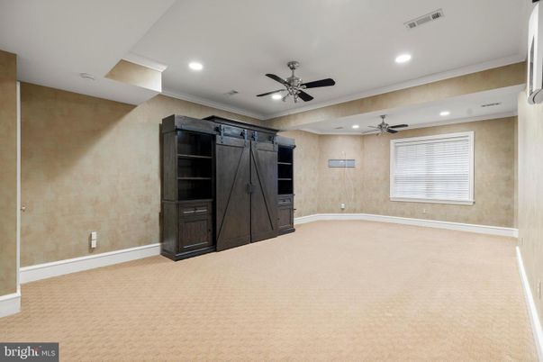 Empty room, Interior, Recessed Lighting