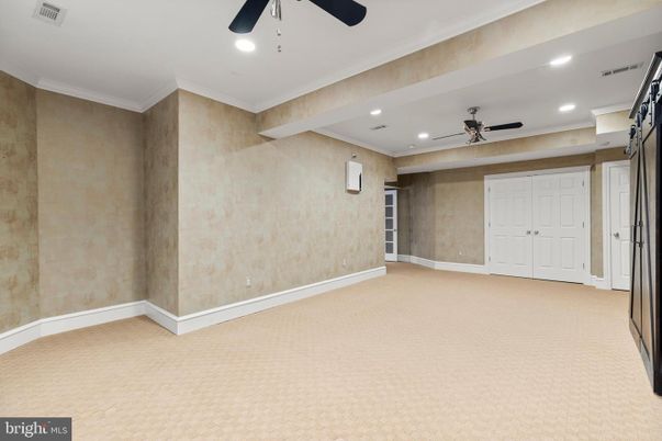 Empty room, Interior, Recessed Lighting