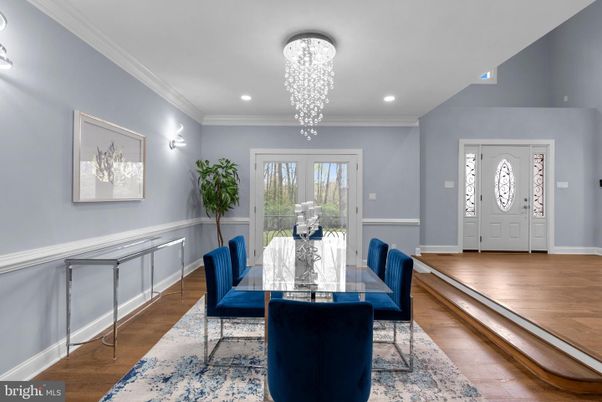 Chandelier, Dining room, Interior, Recessed Lighting, Wood Texture Flooring