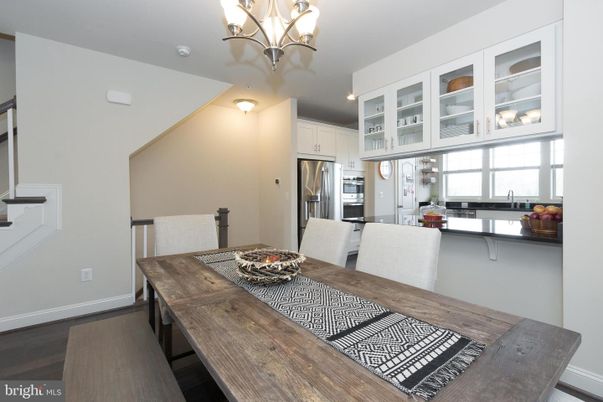 Chandelier, Dining room, Interior, Kitchen, Stainless Steel Appliances, Wood Texture Flooring