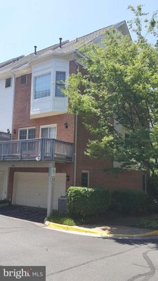 Attached, Exterior, Facade, Brick Facade, Rowhouse