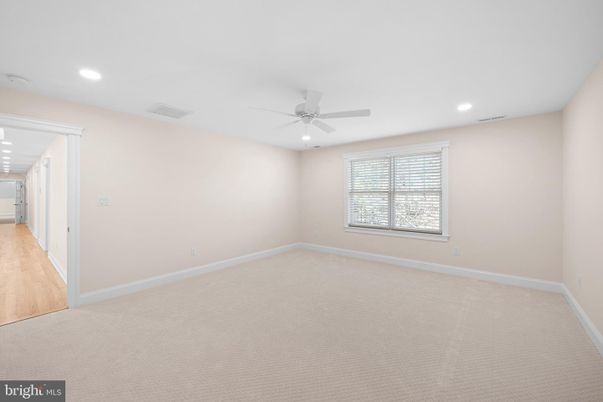 Empty room, Interior, Recessed Lighting