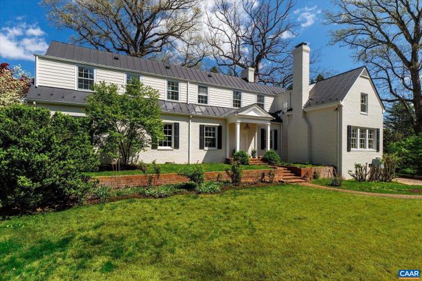 Exterior, Facade, Farmhouse