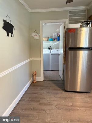 Interior, Utility Closets, Washer, Wood Texture Flooring
