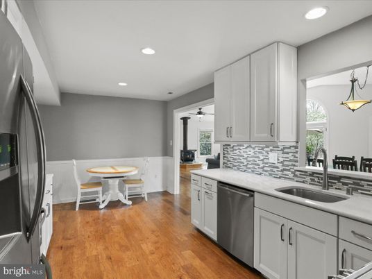 Dining room, Interior, Kitchen, Pendant Lights, Recessed Lighting, Wood Texture Flooring