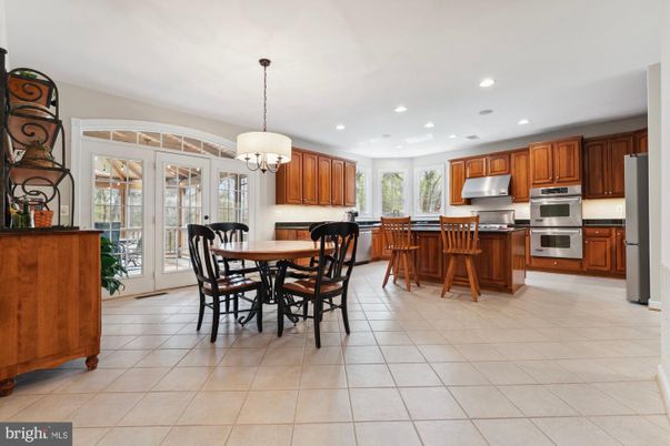 Chandelier, Dining room, Interior, Kitchen, Recessed Lighting, Stainless Steel Appliances