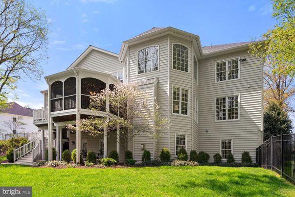 Exterior, Facade, Queen Anne Victorian