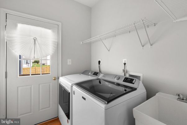 Interior, Washer, Wood Texture Flooring