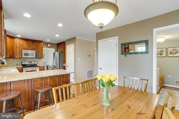 Dining room, Interior, Kitchen, Recessed Lighting, Stainless Steel Appliances