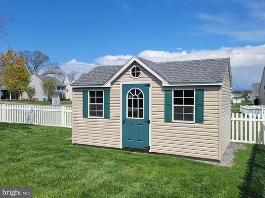 Backyard, Exterior, Facade, Cape Cod