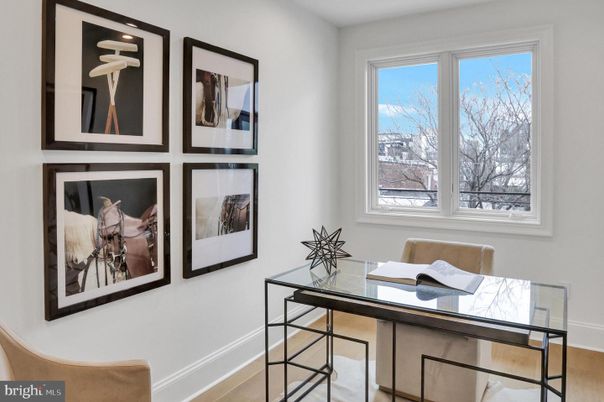 Home Office, Interior
