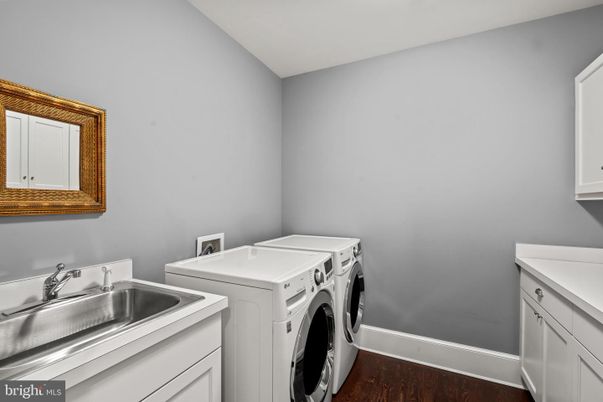 Interior, Washer, Wood Texture Flooring
