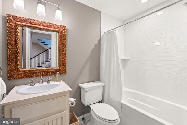 Bathroom, Interior, Recessed Lighting