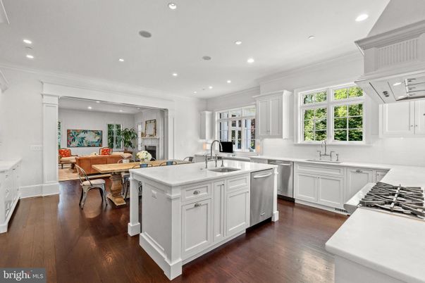 Dining room, Interior, Kitchen, Recessed Lighting, Stainless Steel Appliances, Wood Texture Flooring