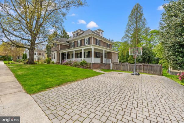 Backyard, Exterior, Facade, Queen Anne Victorian