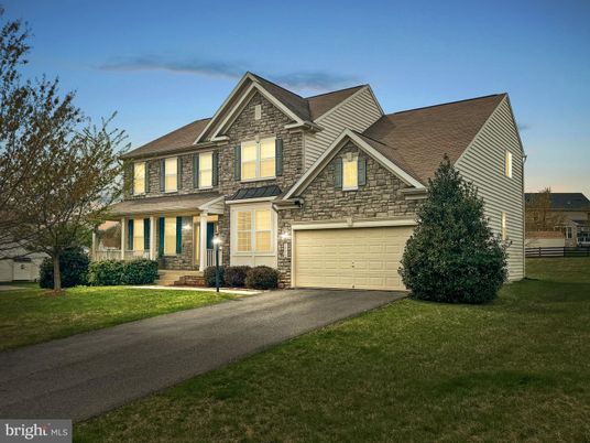 Attached, Exterior, Facade, Brick Traditional