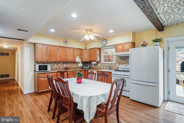 Dining room, Interior, Kitchen, Recessed Lighting, Wood Texture Flooring