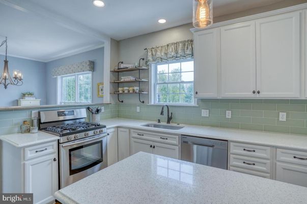 Chandelier, Interior, Kitchen, Recessed Lighting, Stainless Steel Appliances